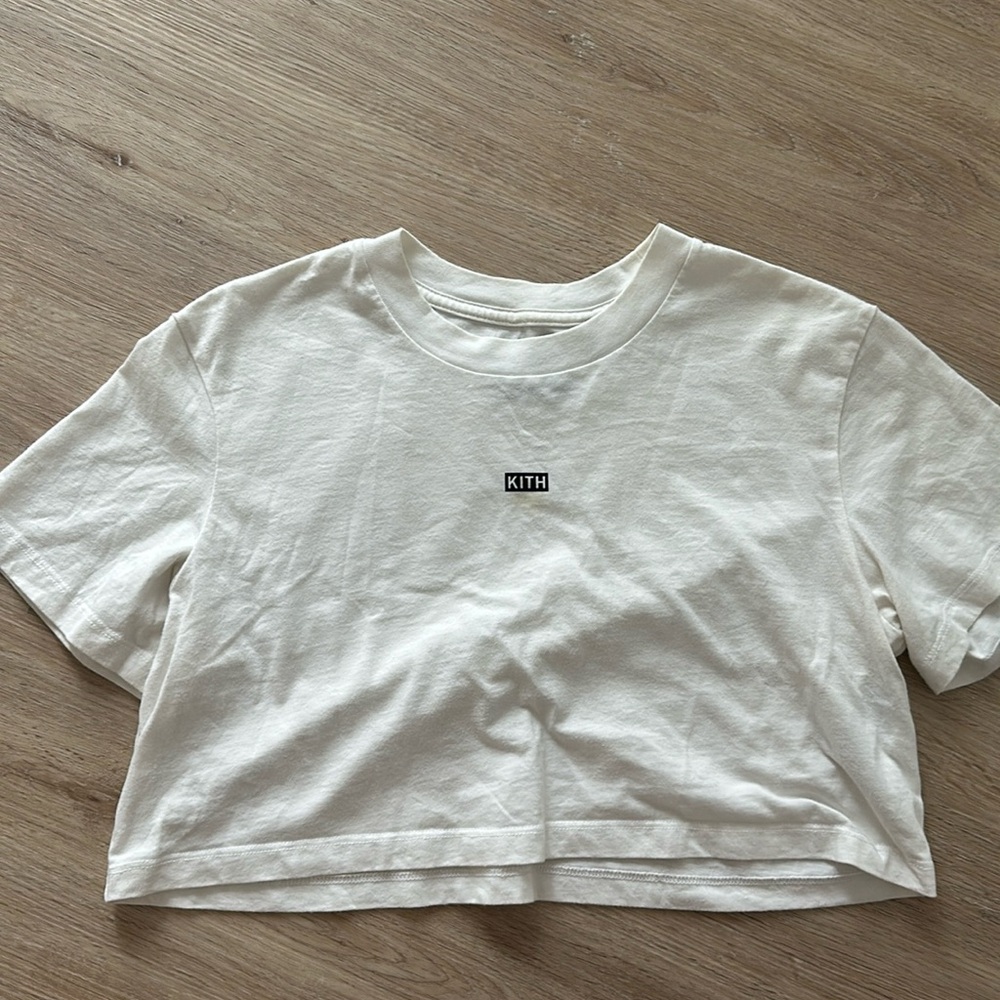KITH LOGO WOMENS TSHIRT CROP TOP IN WHITE- SIZE MEDIUM. PRE LOVED *
